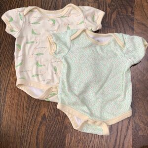 Set of Two Gender Neutral Baby Bodysuits with Pea and Star Prints - 3-6mo